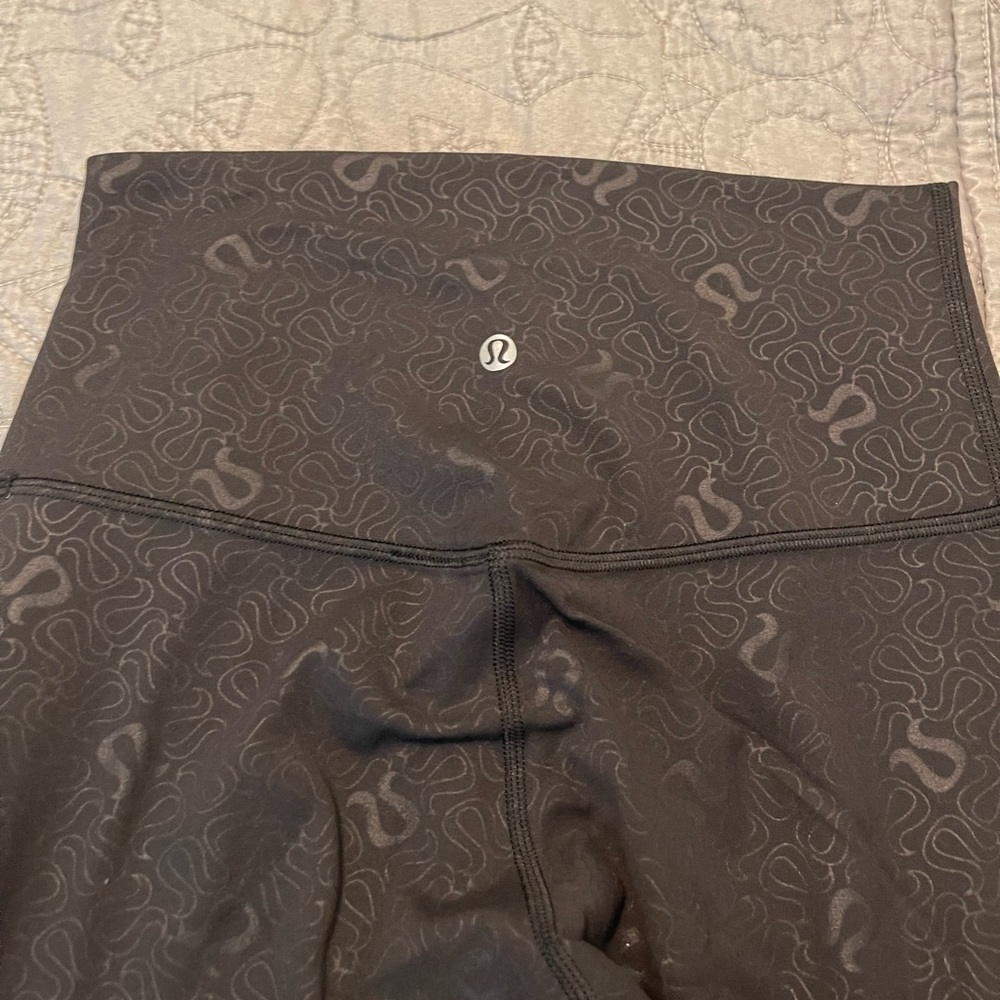 Lulu lemon embossed black align 25” leggings size 6
